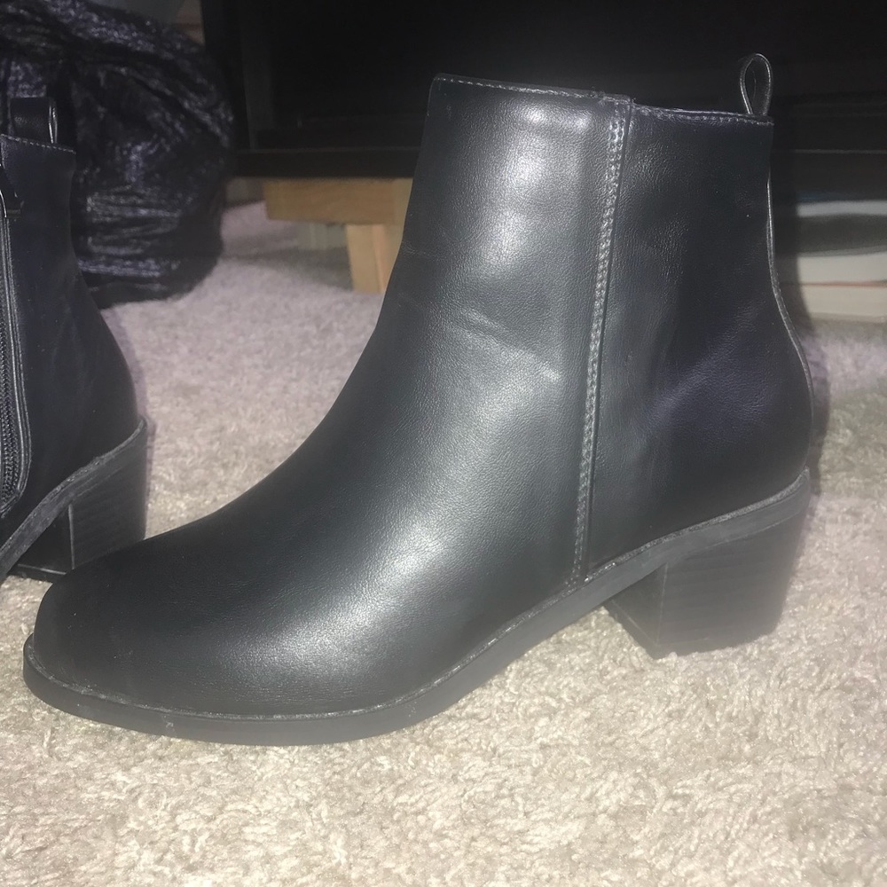 Black faux leather ankle booties size 8 (39 euro)